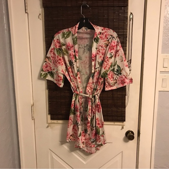 Show me your Mumu Short floral robe - Picture 1 of 4